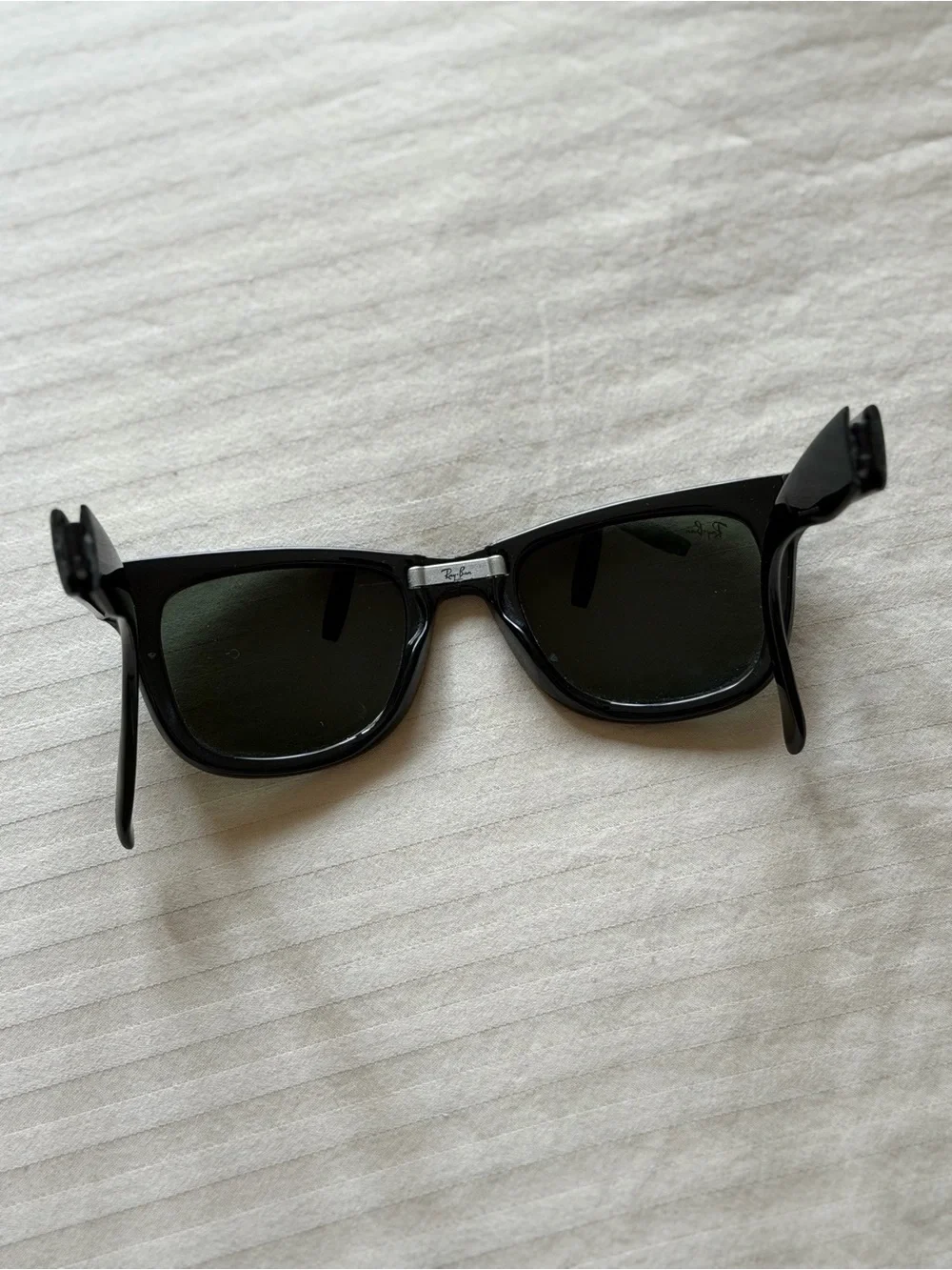 Ray-Ban Folding Wayfarer Sunglasses in Black With Carrying Case